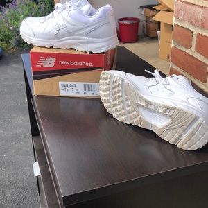 New balance style 410 7 1/2 wide sneaker